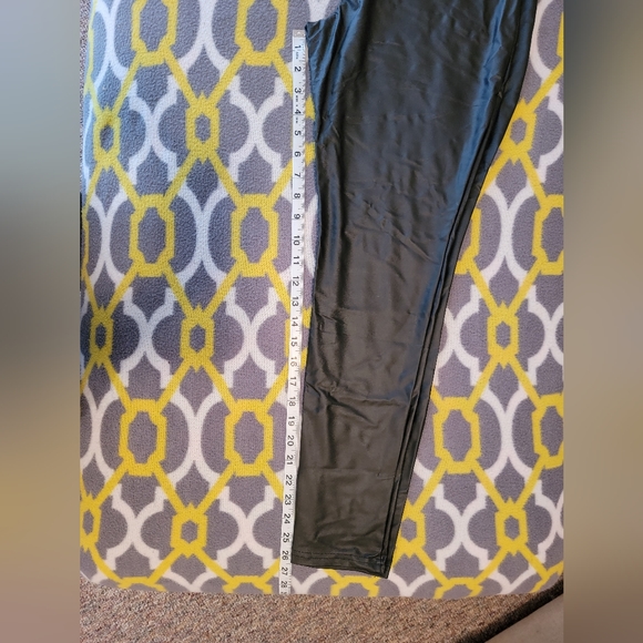 Faux leather pants - Picture 7 of 8